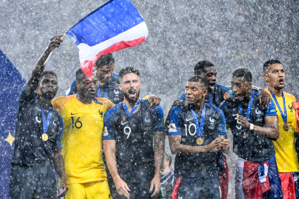 通过自然的 通过自然的